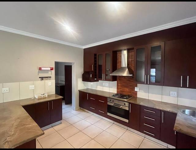 3 BEDROOM CLUSTER FOR SALE IN MENLO PARK